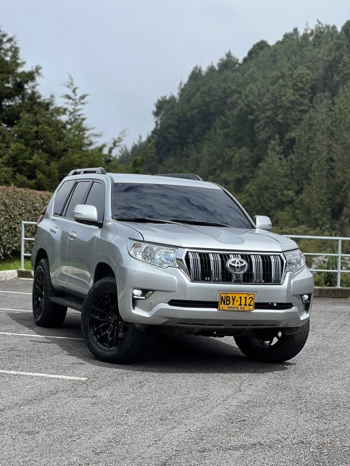 Executive SUV for private chauffeur transportation in Medellín