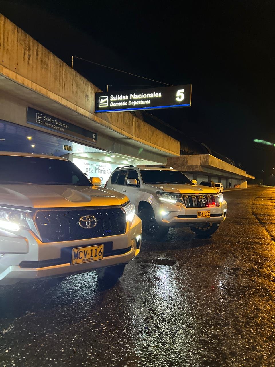 Private airport transfer vehicle near Medellín